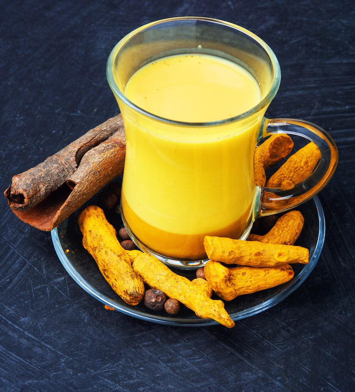 Złote mleko - przepis na indyjski przeciwzapalny eliksir życia